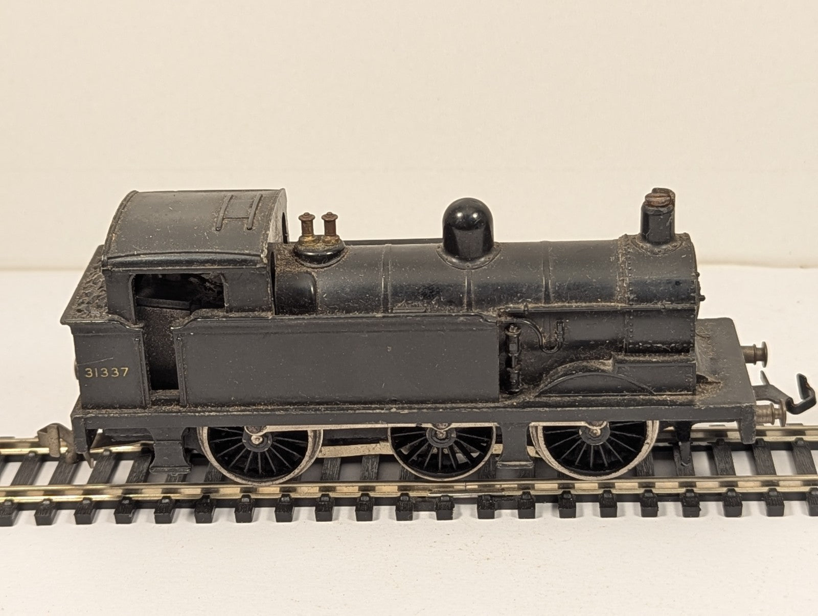 Hornby Dublo 2206 OO Gauge BR R1 0-6-0T Tank Loco 31337