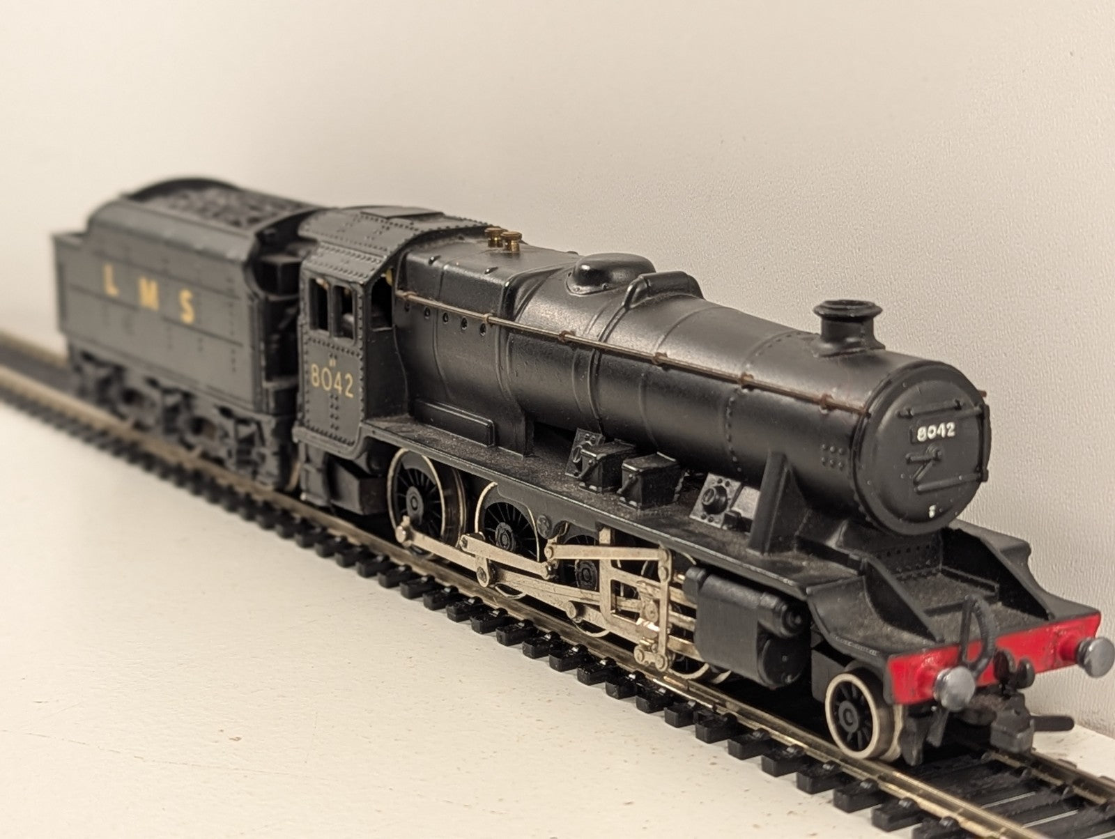 Wrenn W2225 OO Gauge LMS Class 8F 8042 Black Boxed