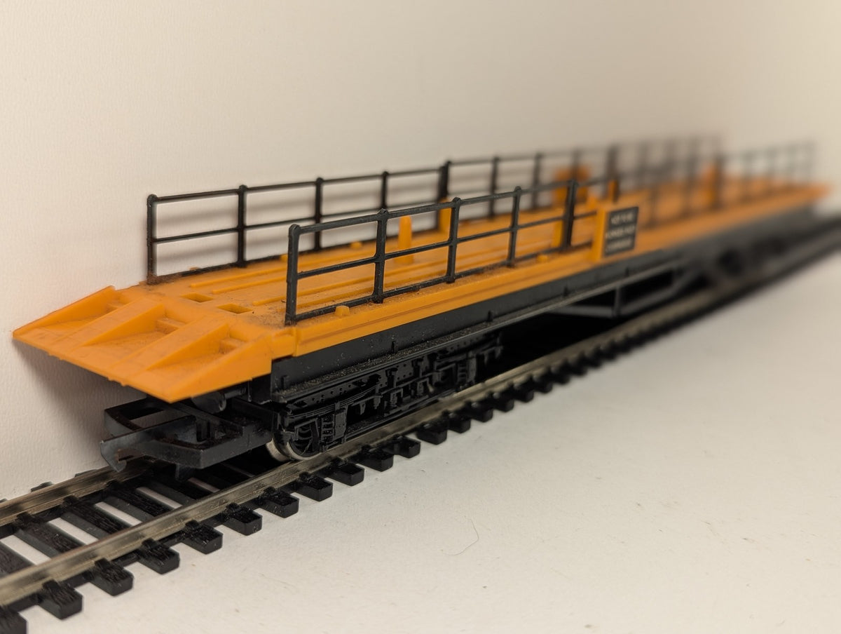 Hornby OO Gauge Ferry Ramp Wagon Goods Wagon Orange / Black R127
