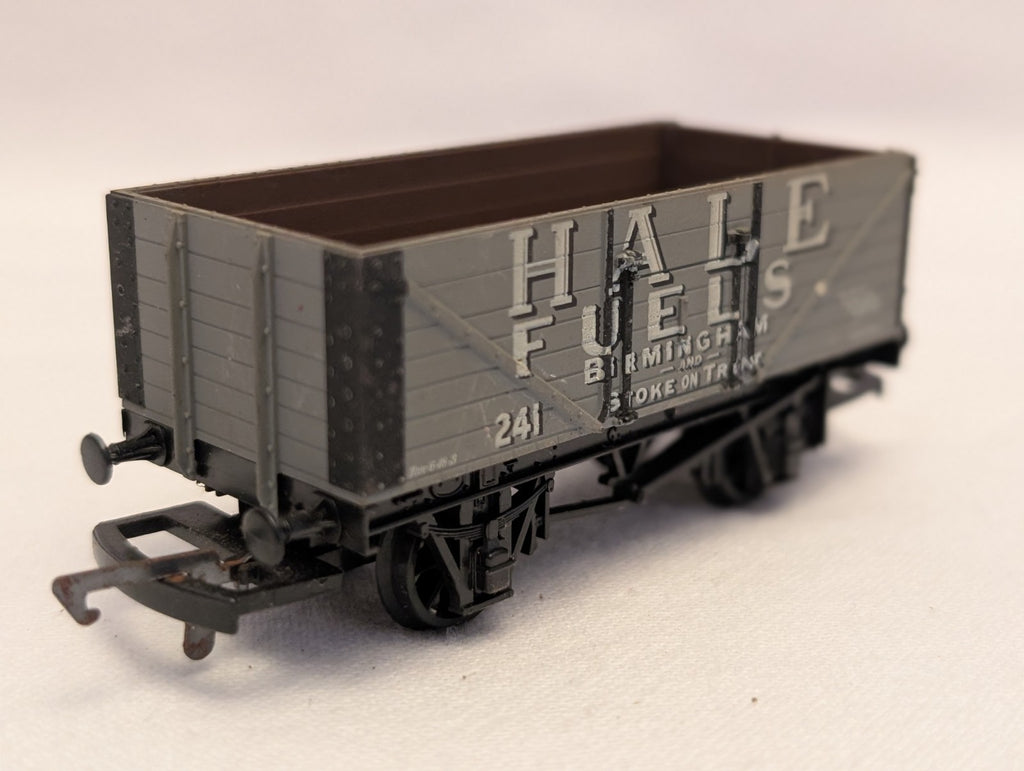 Airfix OO Gauge 7 Plank Open Wagon 'Hale Fuels' Goods Wagon 241