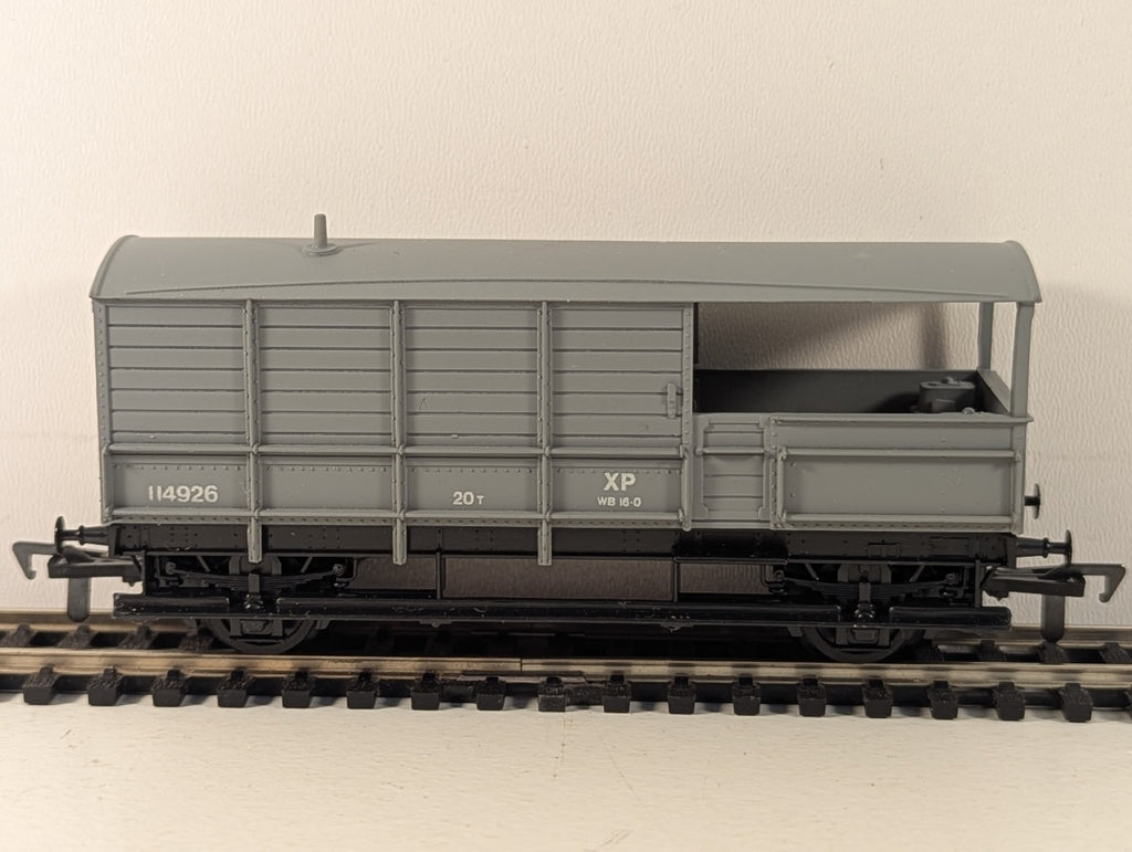 Airfix 54360-6 OO Gauge BR 20 Ton Brake Van No. 114926