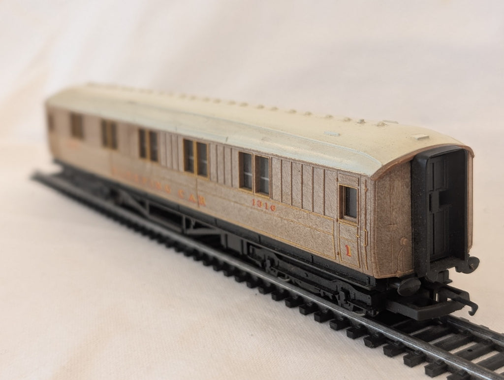 Hornby R430 OO Gauge LNER Sleeping Car No. 1237