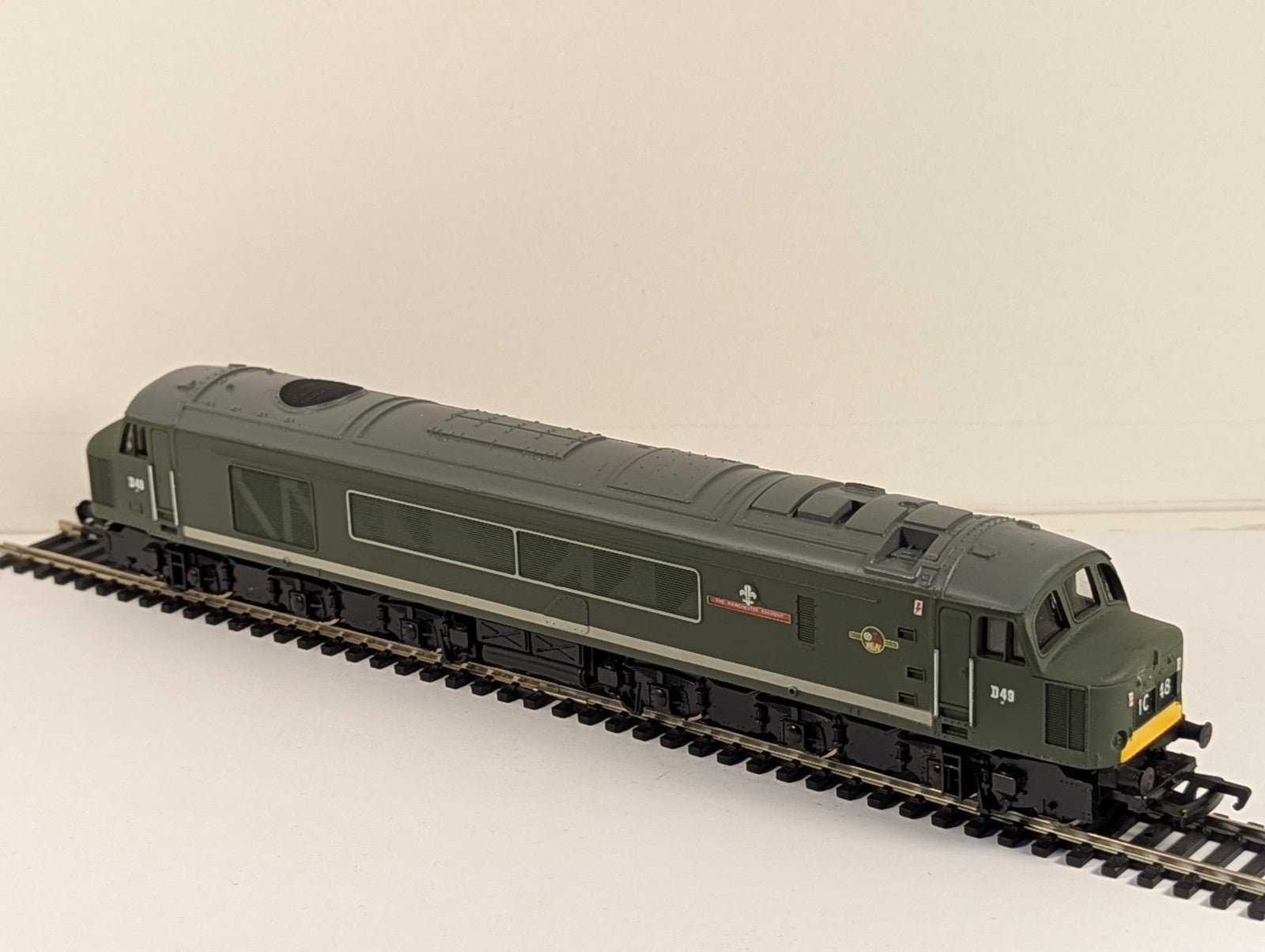 Mainline OO Gauge Class 45 D49 "The Manchester Regiment" BR Green - Boxed