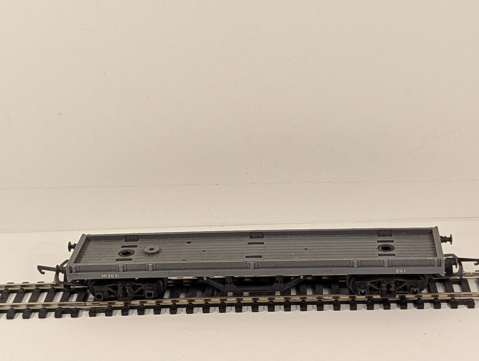 Tri-ang OO Gauge Bogey Flat Wagon Wagons M13071 BR Grey R.212