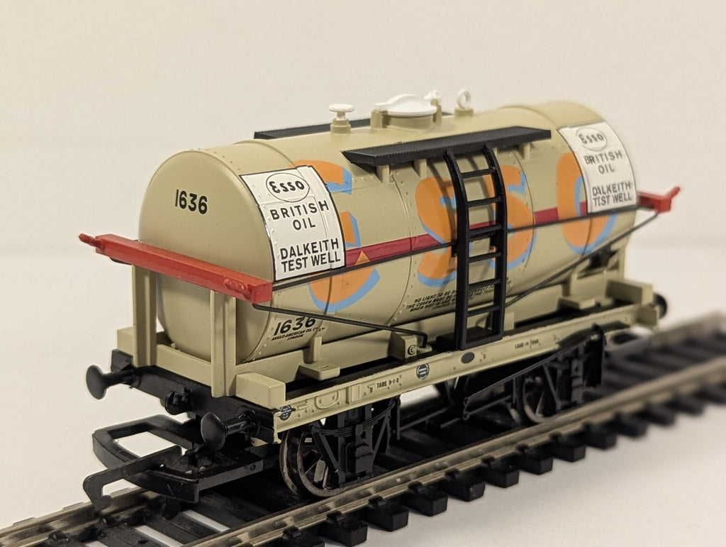 Hornby OO Gauge 14 Ton Tanker Esso Goods Wagon 1636 Esso Dalkeith Test Well