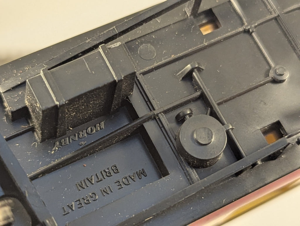Hornby R438 OO Gauge BR Stanier Brake Coach