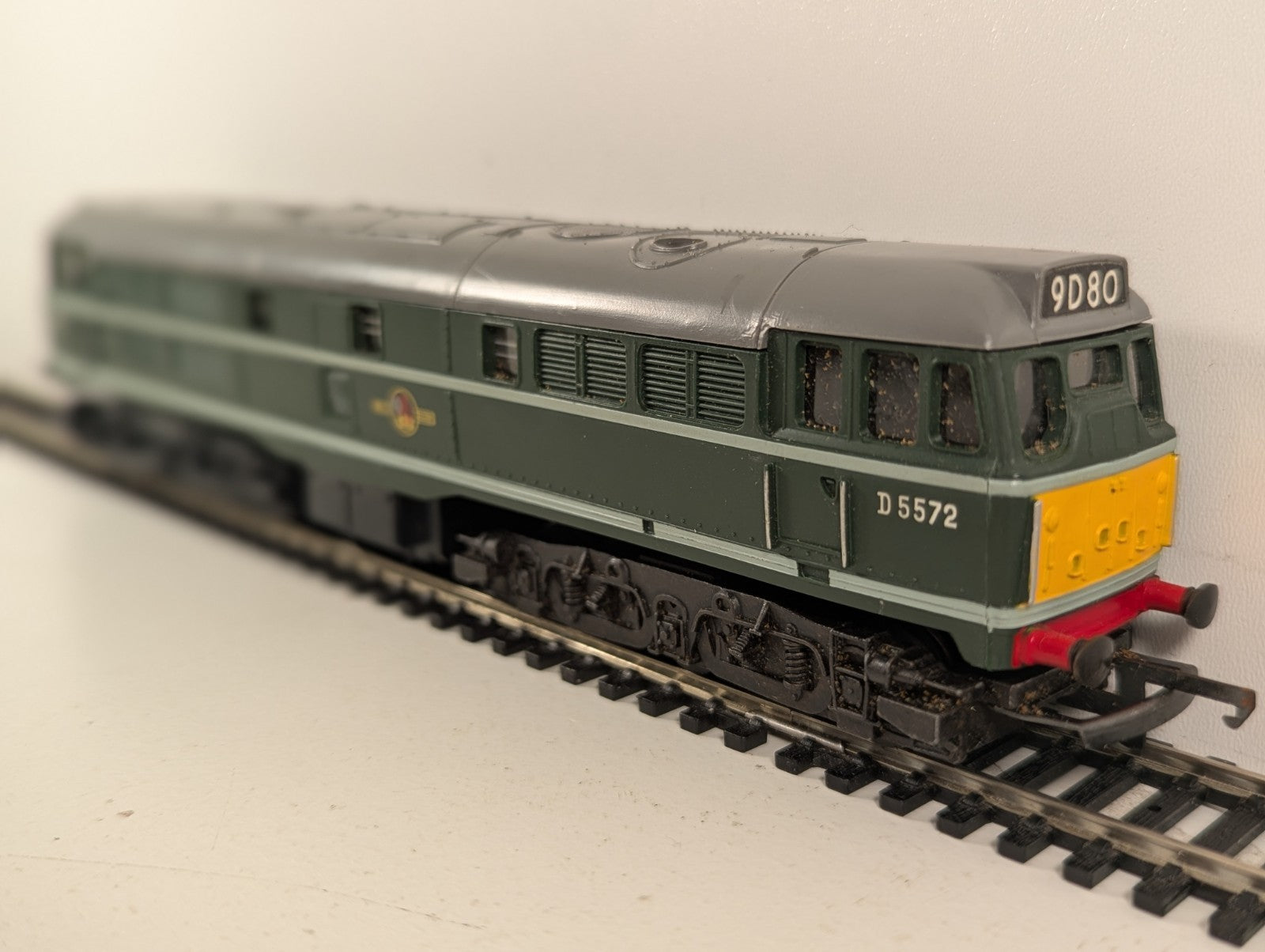 Tri-ang OO Gauge Class 31 Brush Type 2 Diesel Locomotive D5572 BR Green