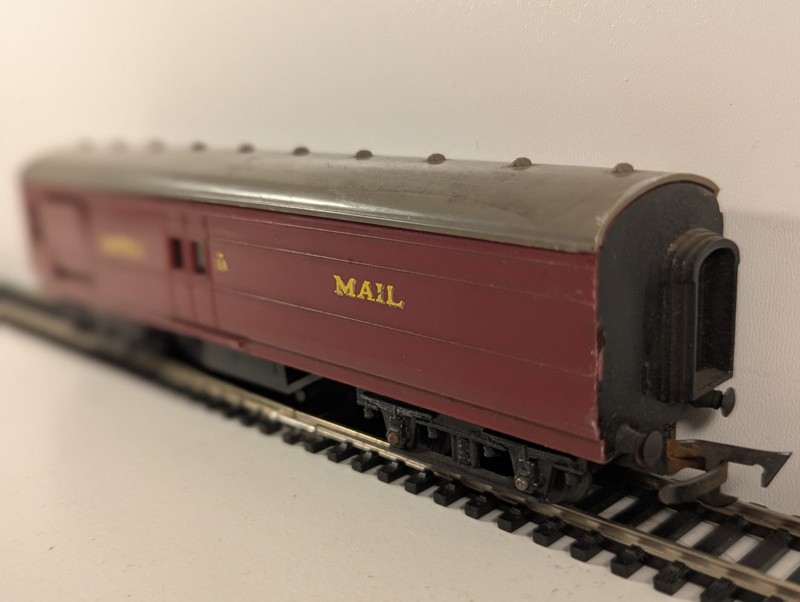 Tri-ang R23 OO Gauge Operating Royal Mail Coach