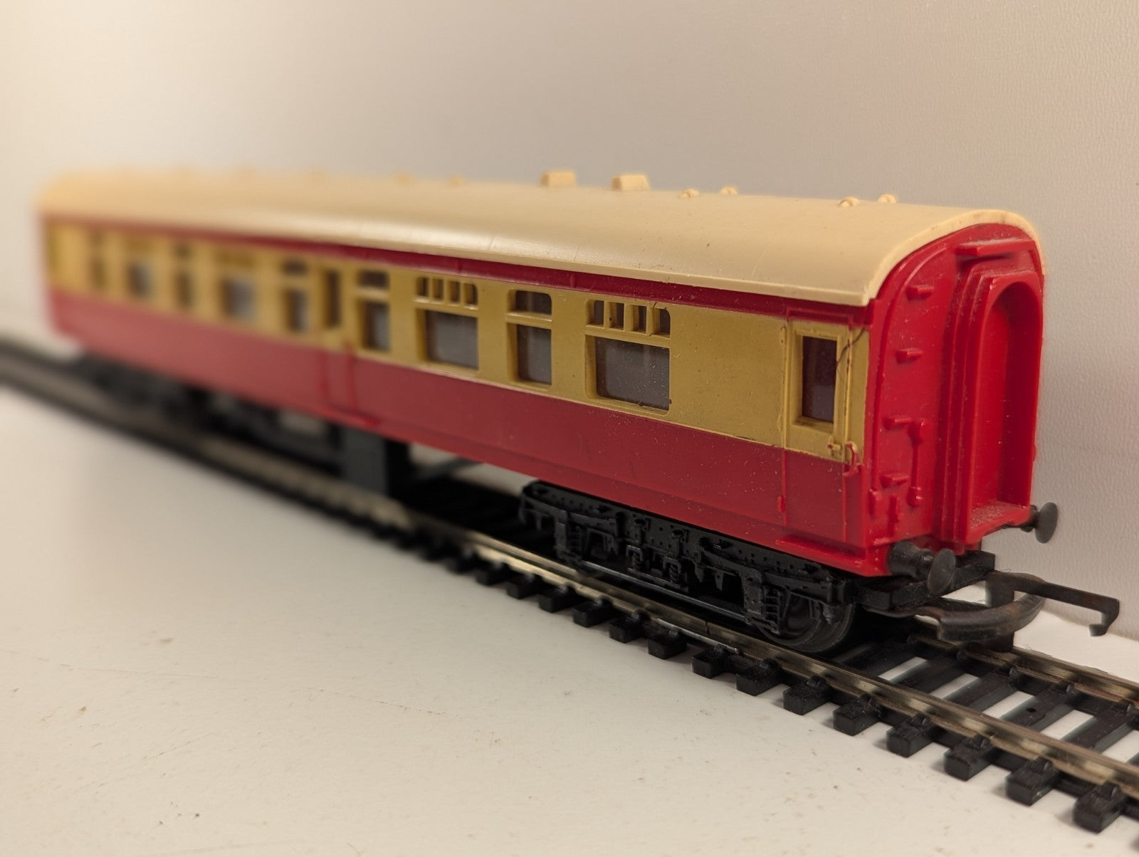 Tri-ang OO Gauge BR Mk1 Composite Coach Passenger Coach BR Crimson