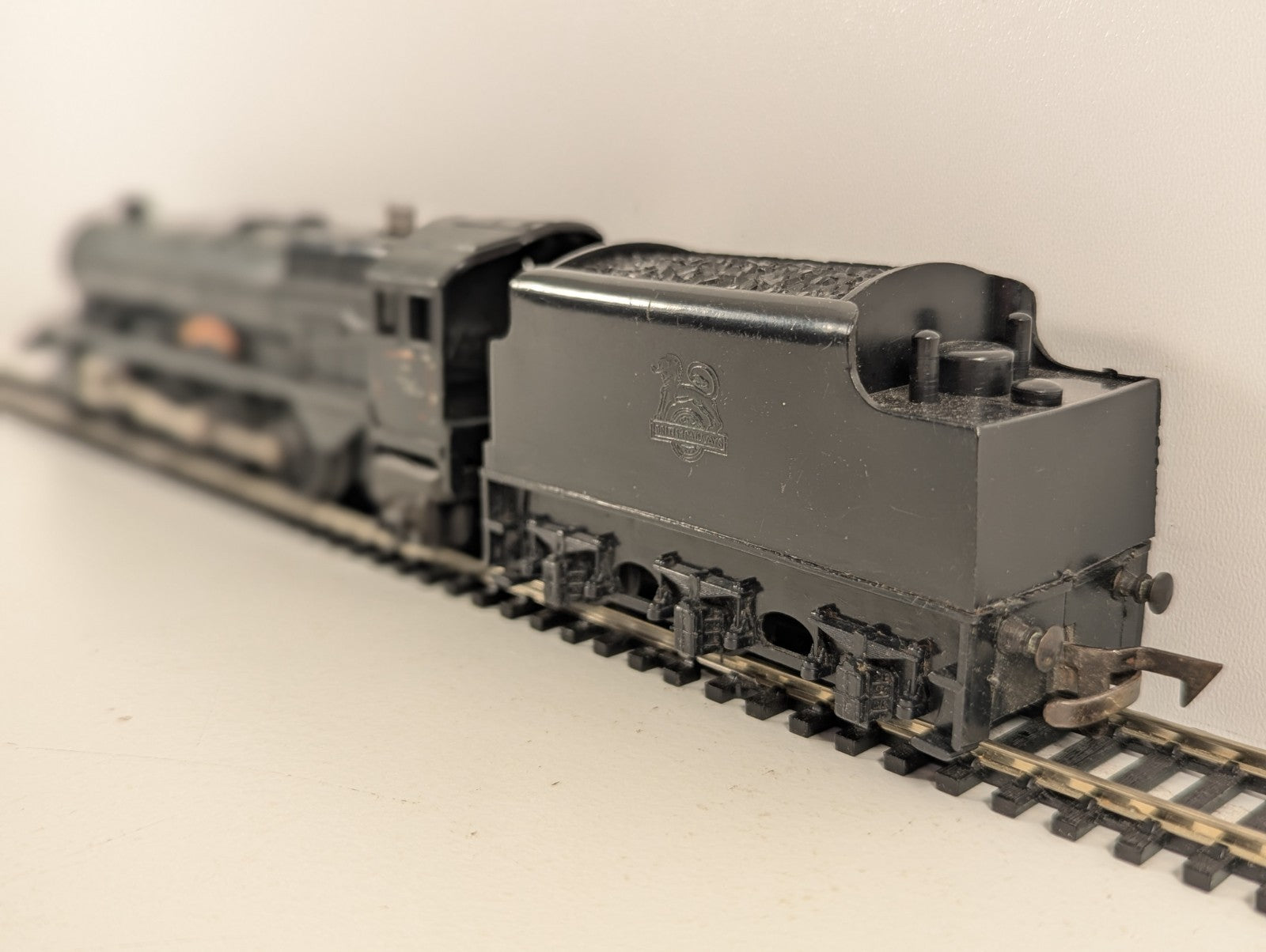 Tri-ang R50 OO Gauge Princess Victoria Poor Runner