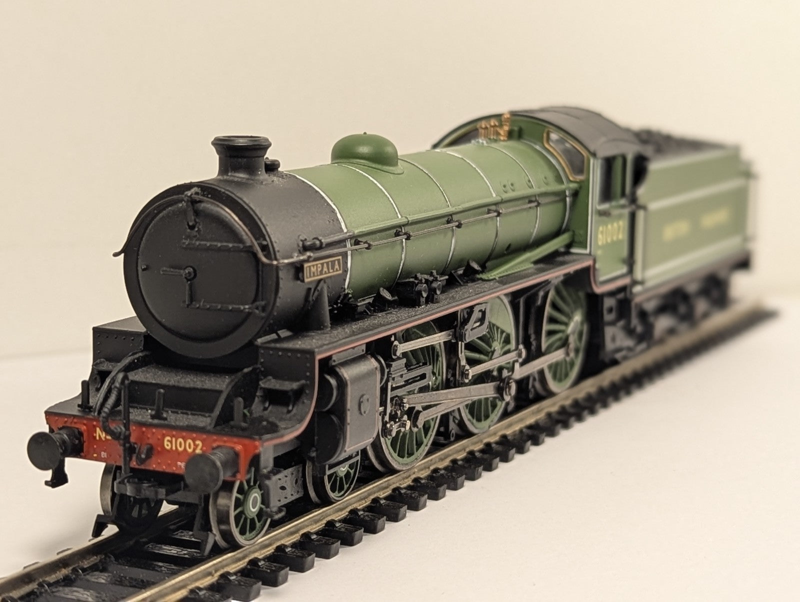 Bachmann 31-702 OO Gauge Thompson B1 61002 Impala BR Green Non-Runner