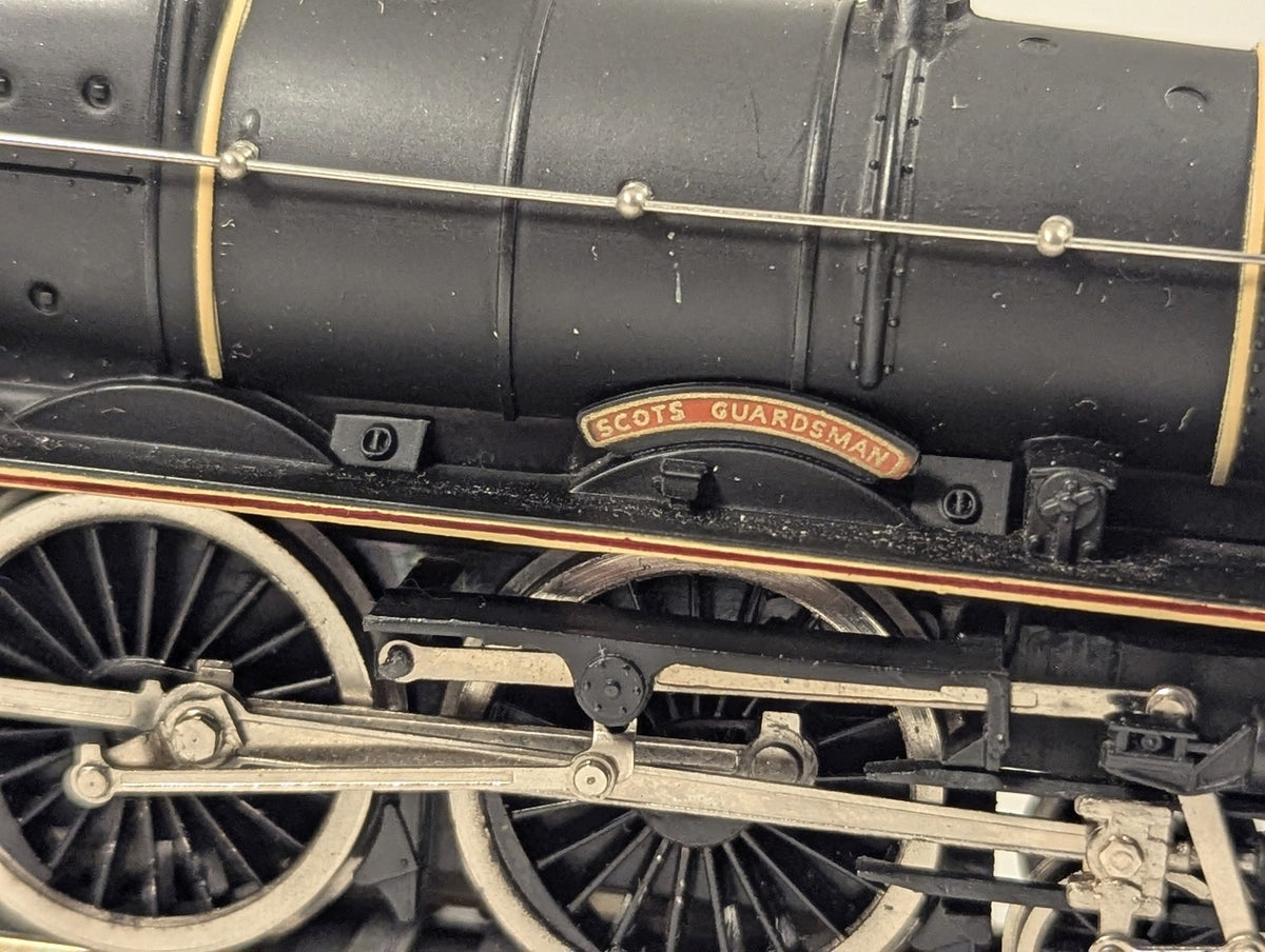 Mainline OO Gauge Rebuilt Scot Class 'Scots Guardsman' Steam Locomotive 6115