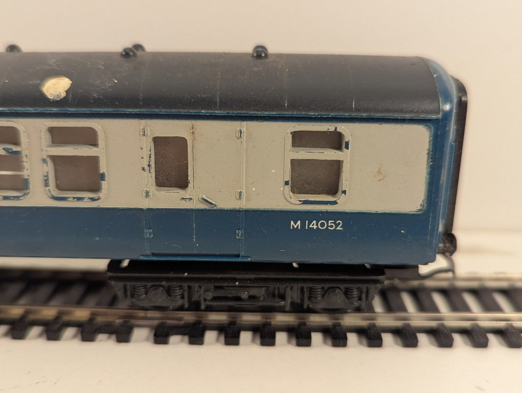 Hornby BR InterCity Mk1 Brake/Corridor Coach M14052 – Needs Deep Clean