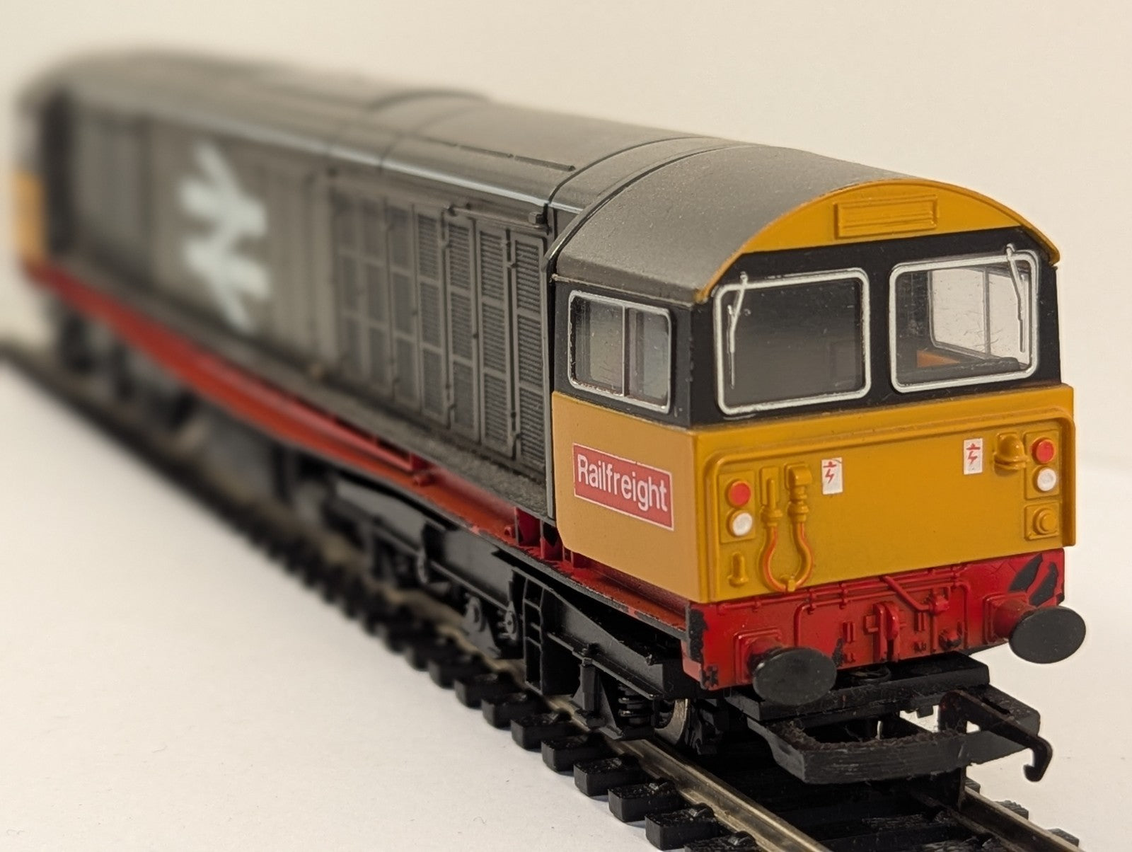 Hornby R250 OO Gauge Class 58 Diesel Locomotive 58001 Railfreight Grey