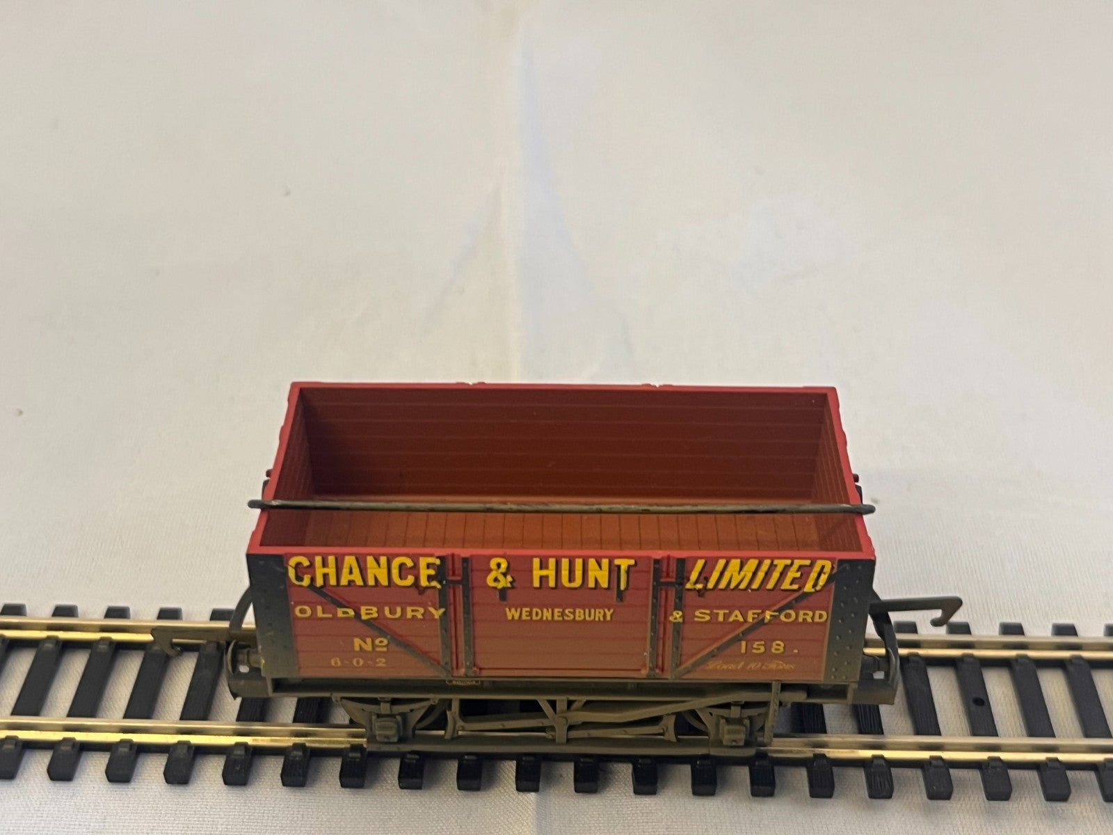 Hornby OO Gauge Chance & Hunt Limited 7 Plank Wagon Weathered