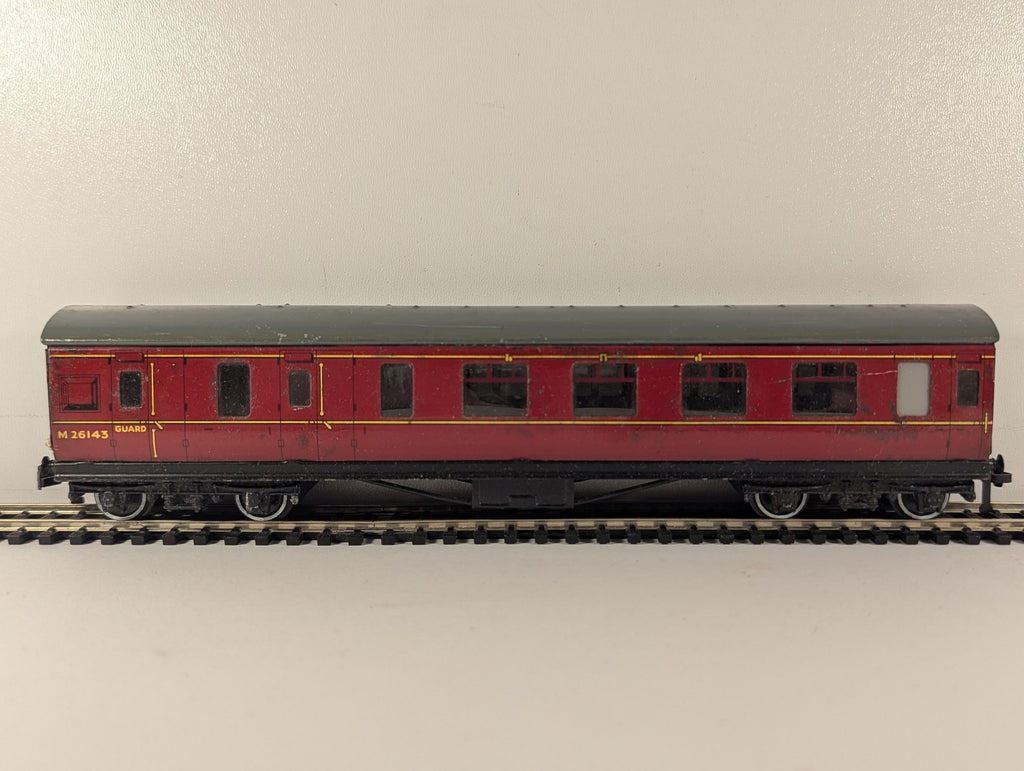 Hornby Dublo OO Gauge BR Maroon Brake Second Coach Passenger Coach M26143 4051