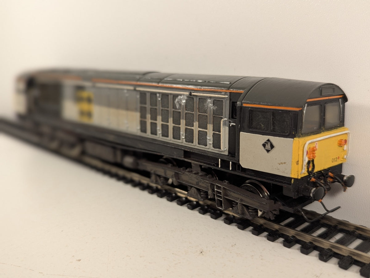 Hornby OO Gauge Class 58 Diesel Locomotive 58012 BR Railfreight Coal R396