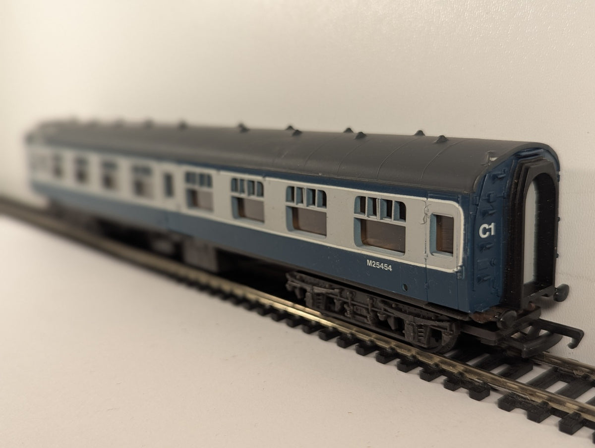 Mainline OO Gauge BR Mk1 Corridor Second (SK) Passenger Coach M25454