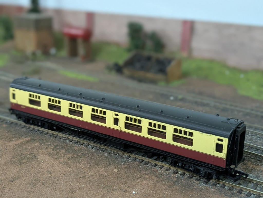 Bachmann 34-552 OO Gauge BR Crimson/Cream Bulleid Composite Coach S5907