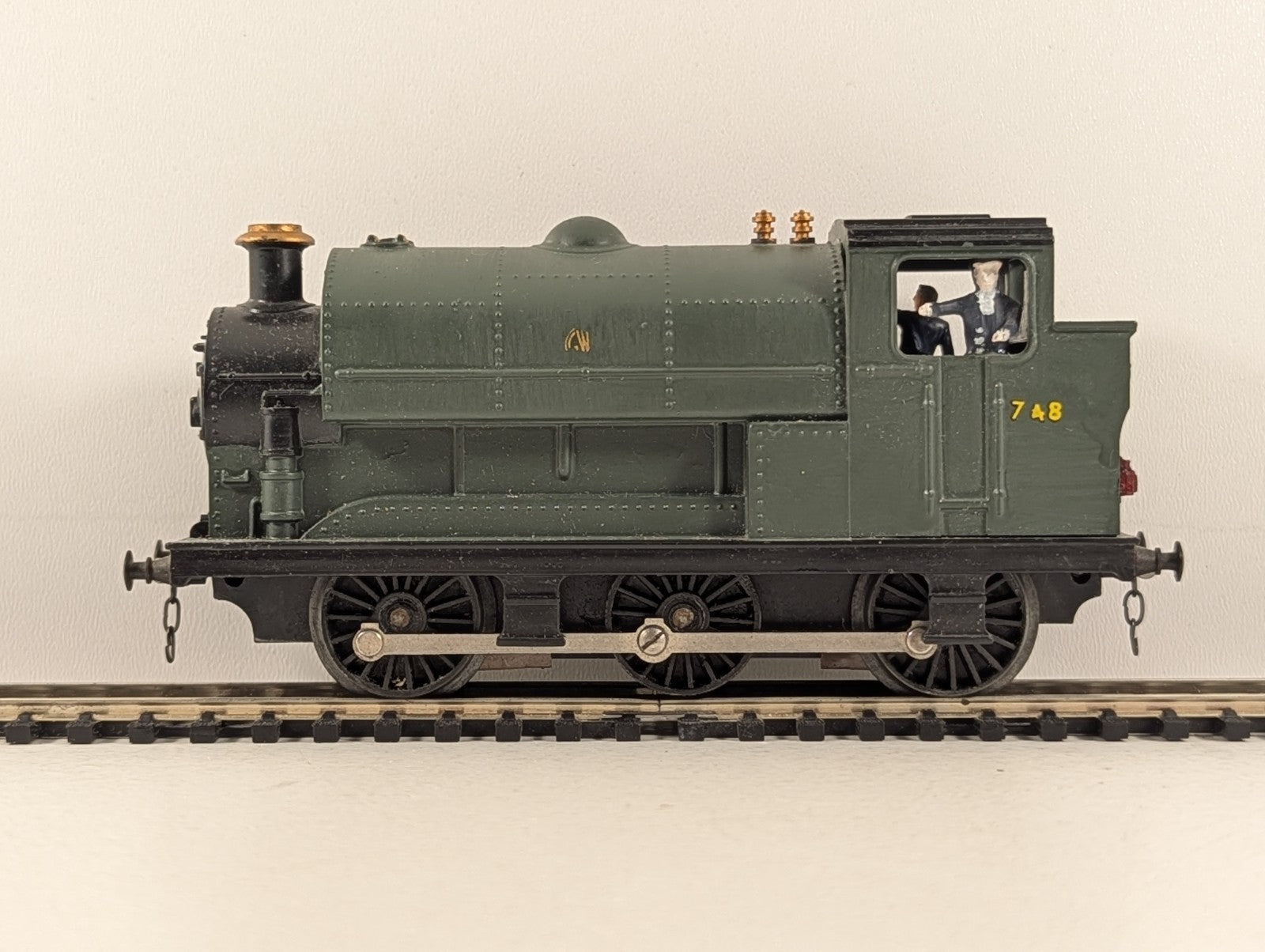 Tri-ang Railways R254 OO Gauge Transcontinental 0-6-0 Saddle Tank Locomotive