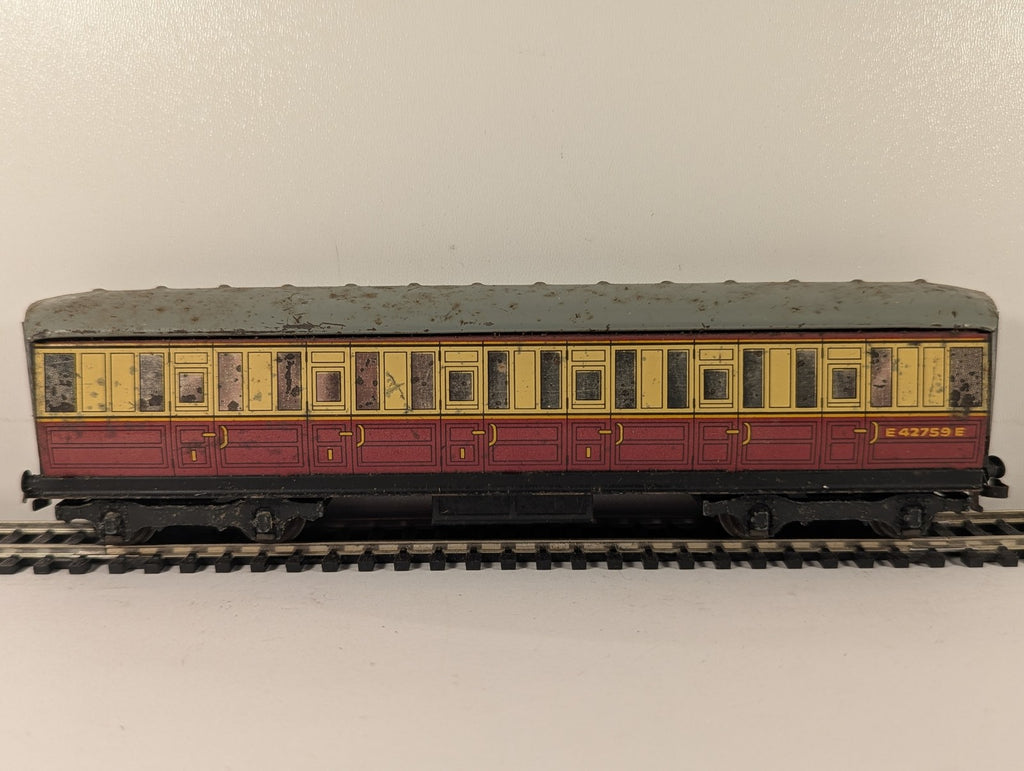 Hornby Dublo OO Gauge BR Carmine and Cream Corridor Coach Passenger Coach