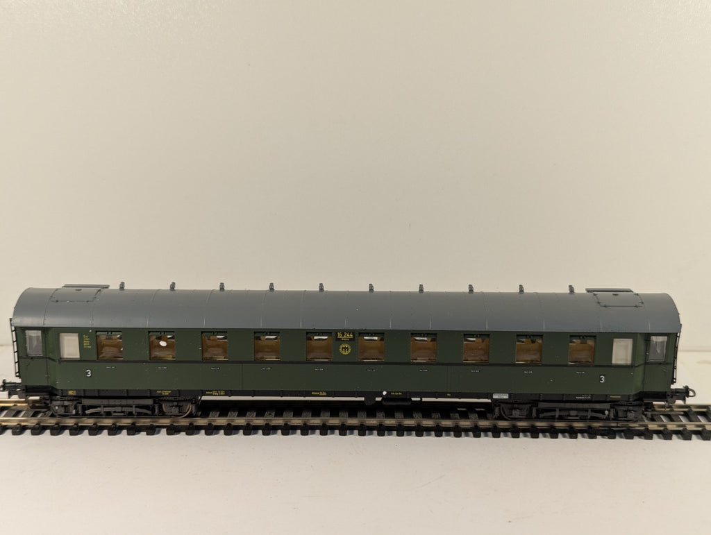 Liliput 84302 HO Gauge Green German Reichsbahn 3rd Class Coach Boxed