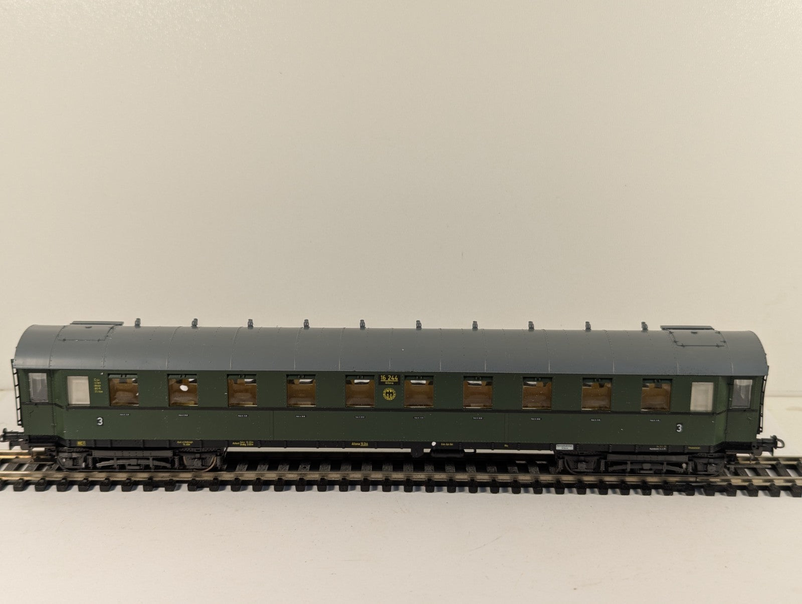 Liliput 84302 HO Gauge Green German Reichsbahn 3rd Class Coach Boxed