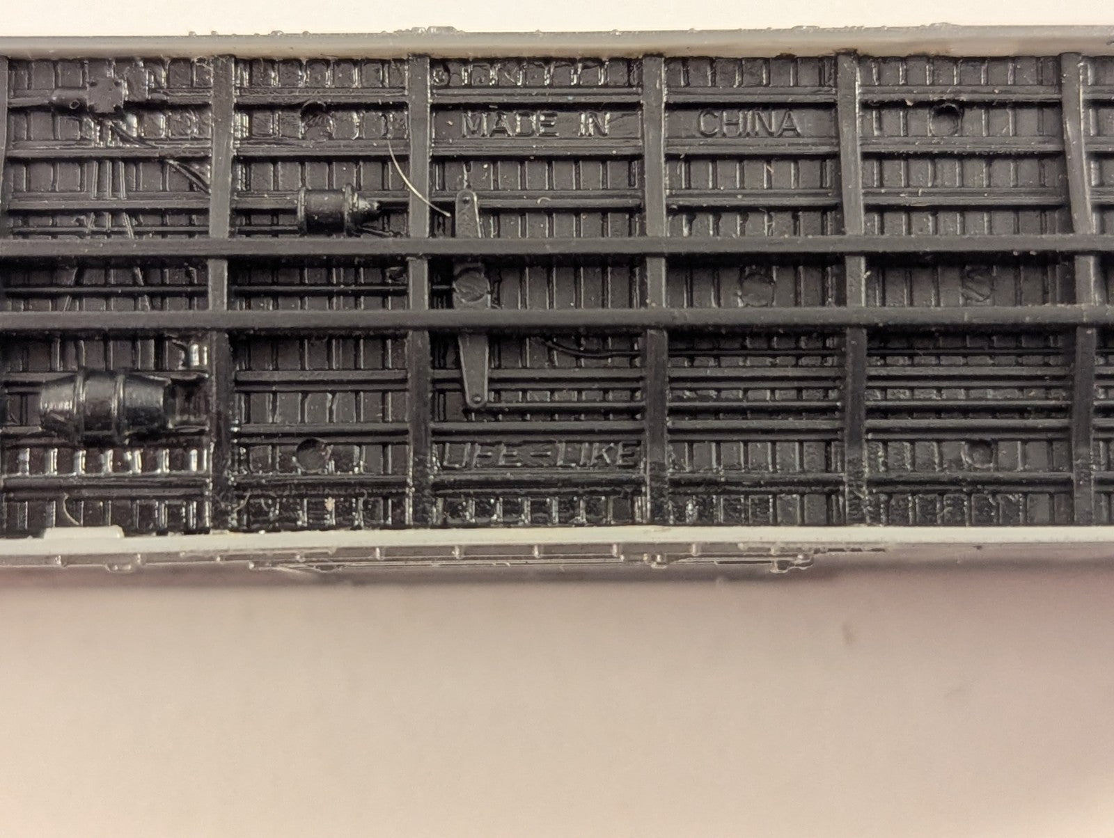 Life-Like N Gauge Southern Pacific Overnights 40ft Boxcar