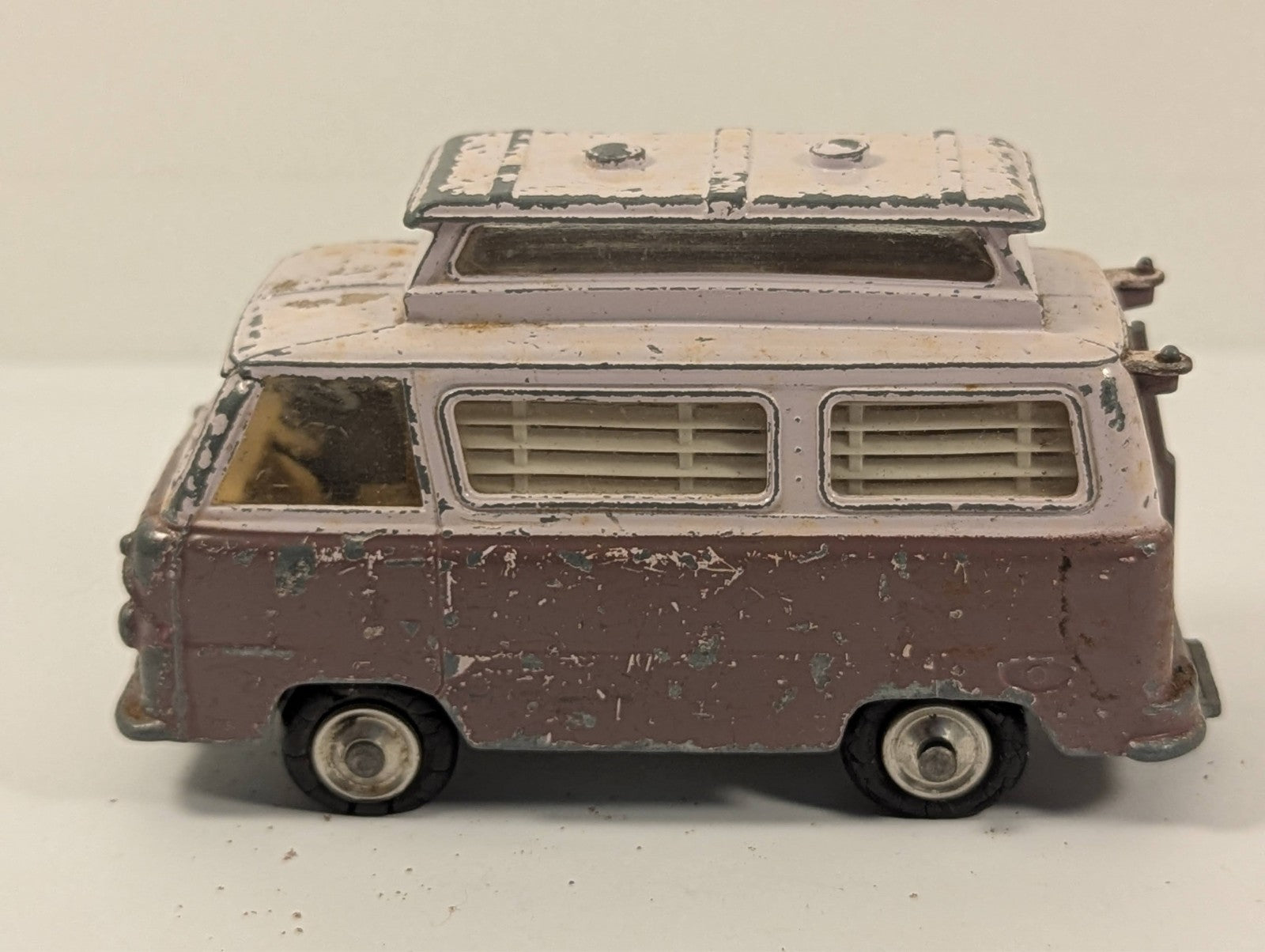 Corgi Toys 420 Ford Thames Airborne Caravan 1:43 Scale - Chipped Paint