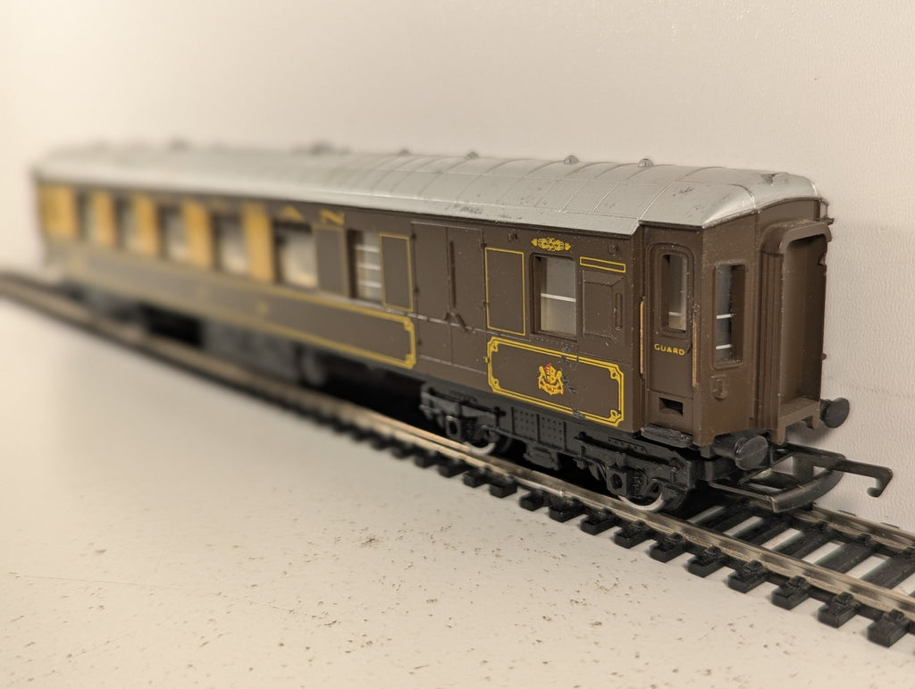 Hornby OO Gauge Pullman Brake Coach Passenger Coach Pullman Umber & Cream