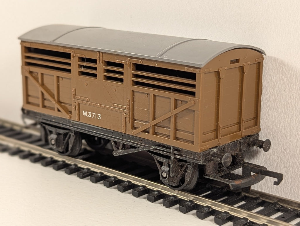Tri-ang Hornby R122 BR 12-Ton Cattle Wagon – OO Gauge