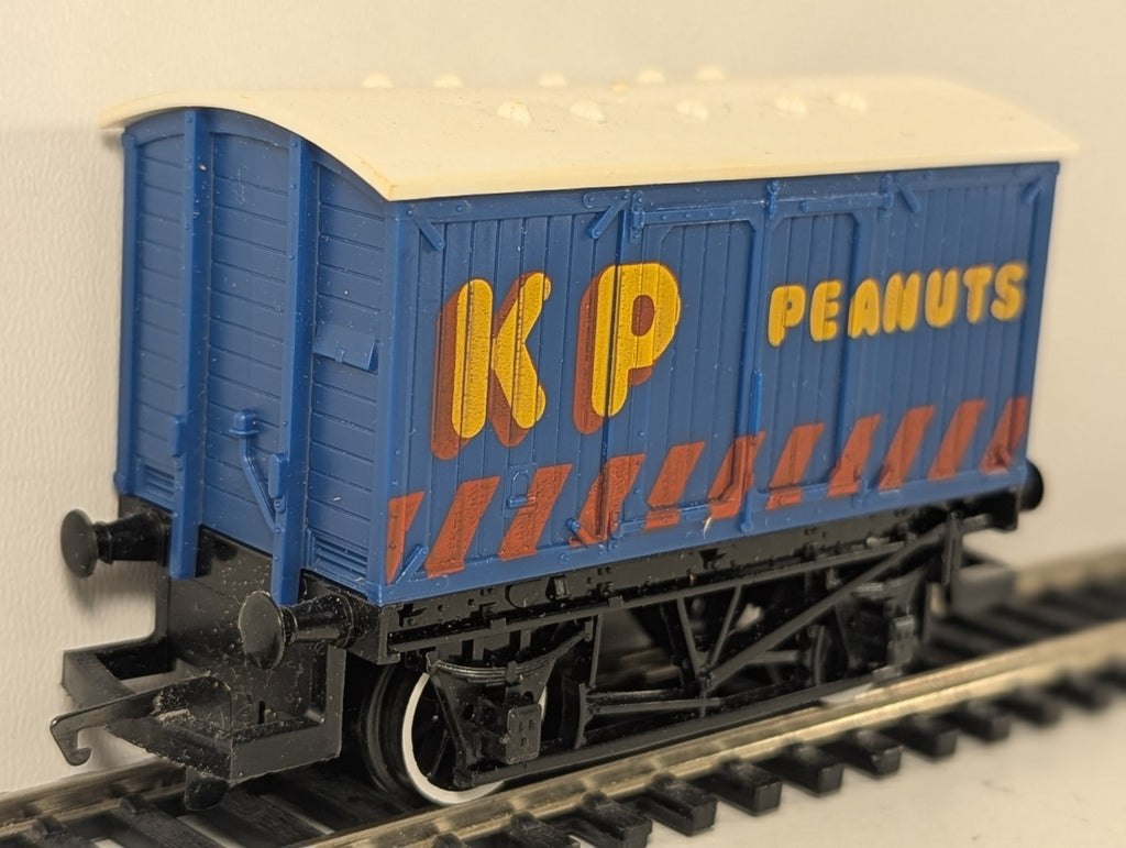 Hornby R001 OO Gauge KP Peanuts Vent Van