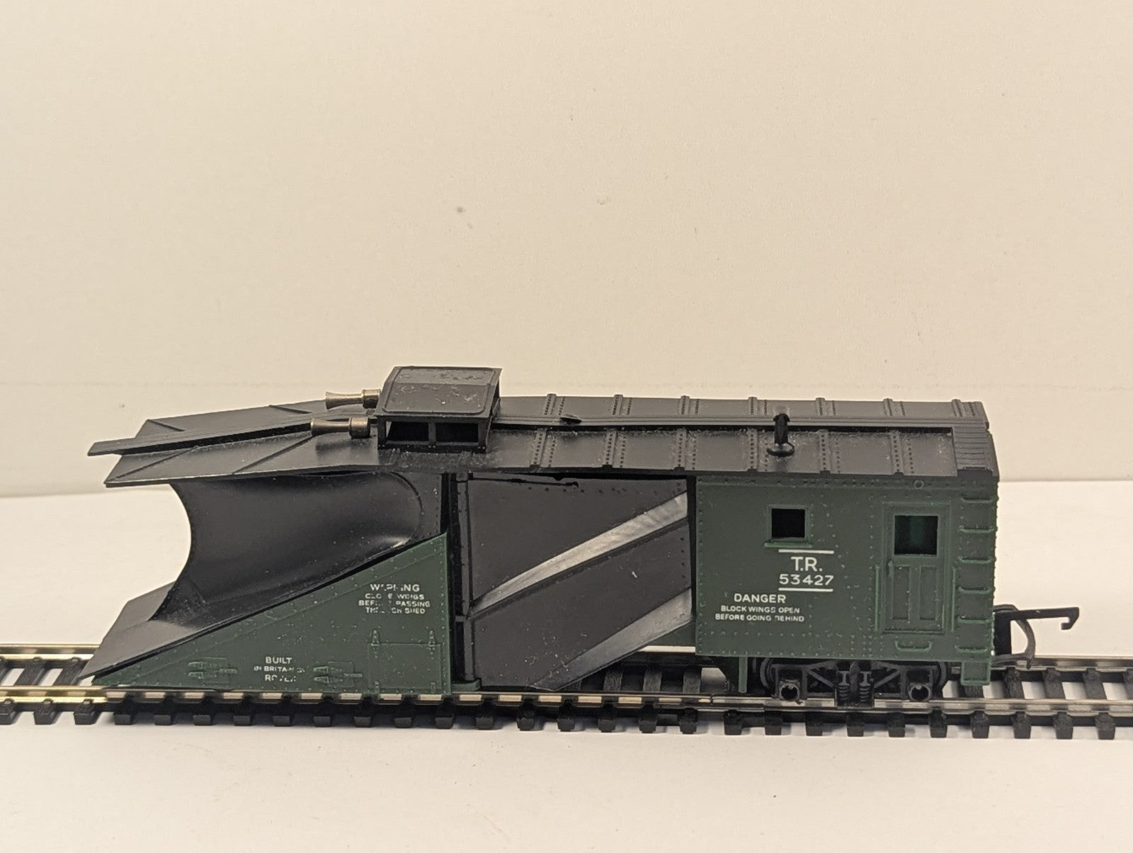Tri-ang R138 OO Gauge Transcontinental Snowplough