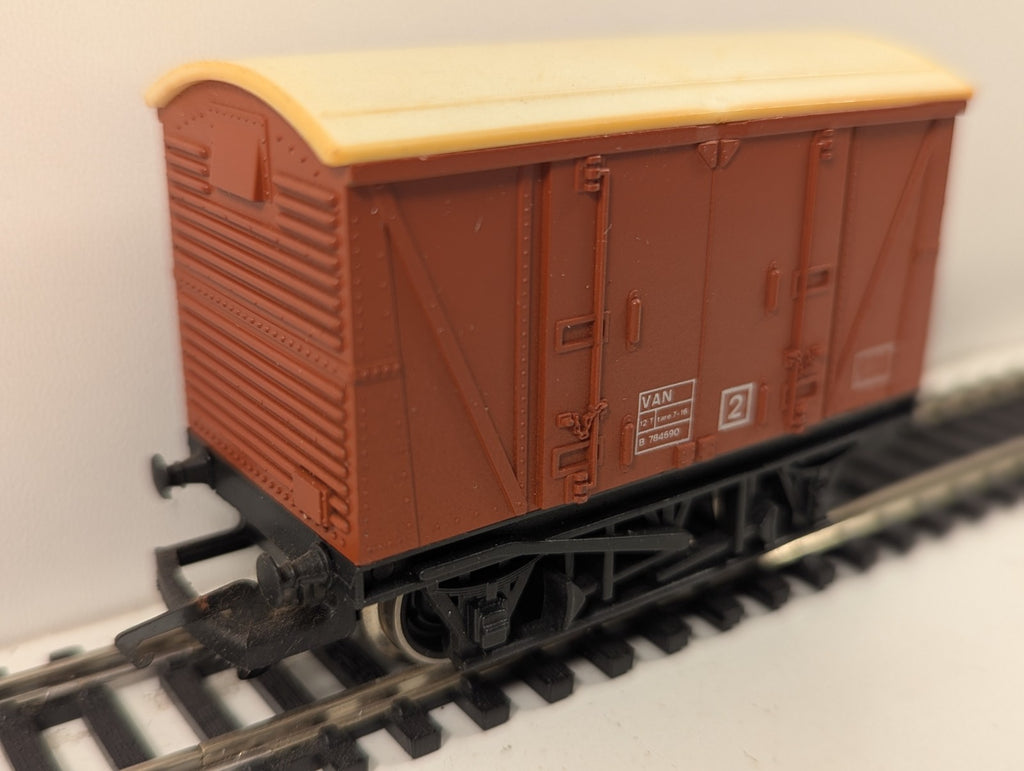 Hornby R.242 BR Ventilated Van OO Gauge