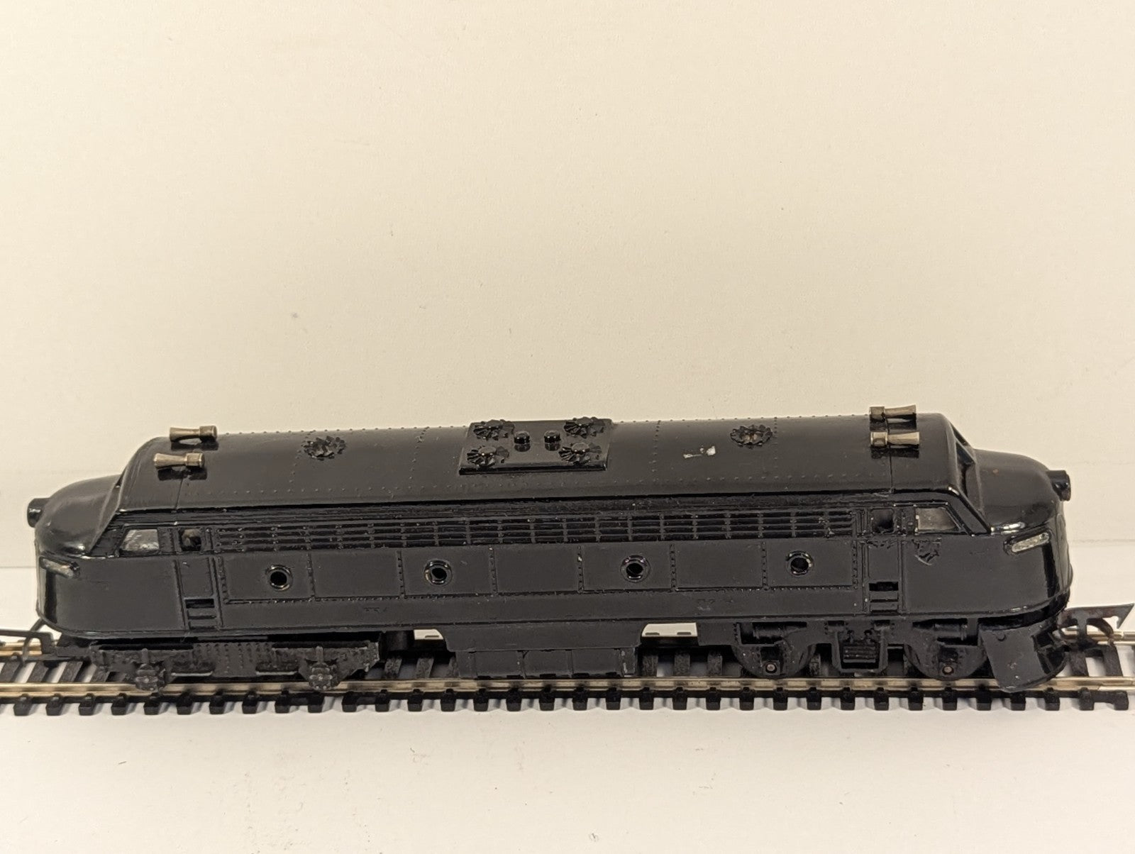 Tri-ang Railways R159 Double-Ended Diesel Locomotive OO Gauge - Repainted
