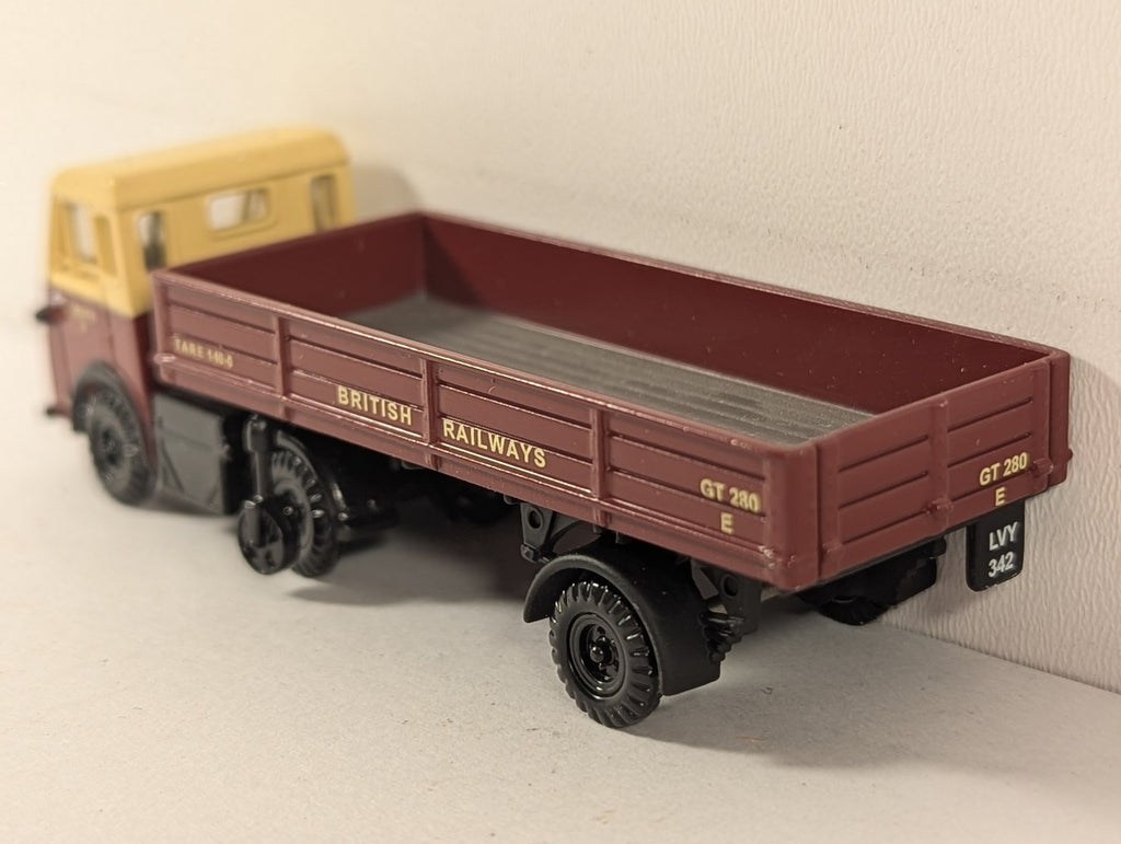 Classix OO Gauge Scammell Scarab with Dropside Trailer Die-cast Model Vehicle