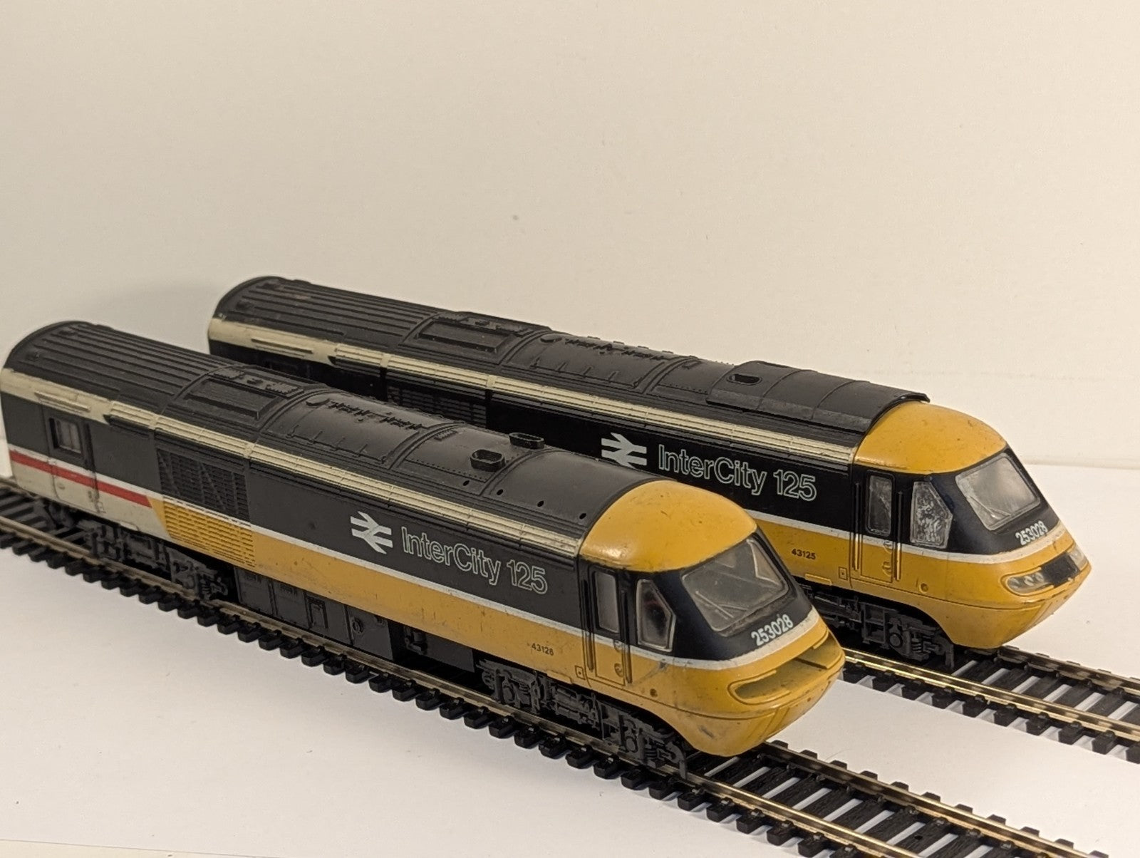 Lima OO Gauge BR InterCity Executive Class 43 HST Power Car and Dummy Unit