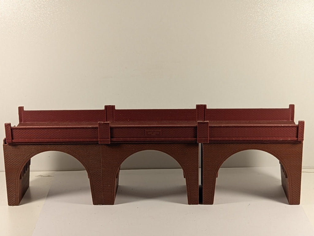 Tri-ang R180 Single Track Viaduct Red OO Gauge