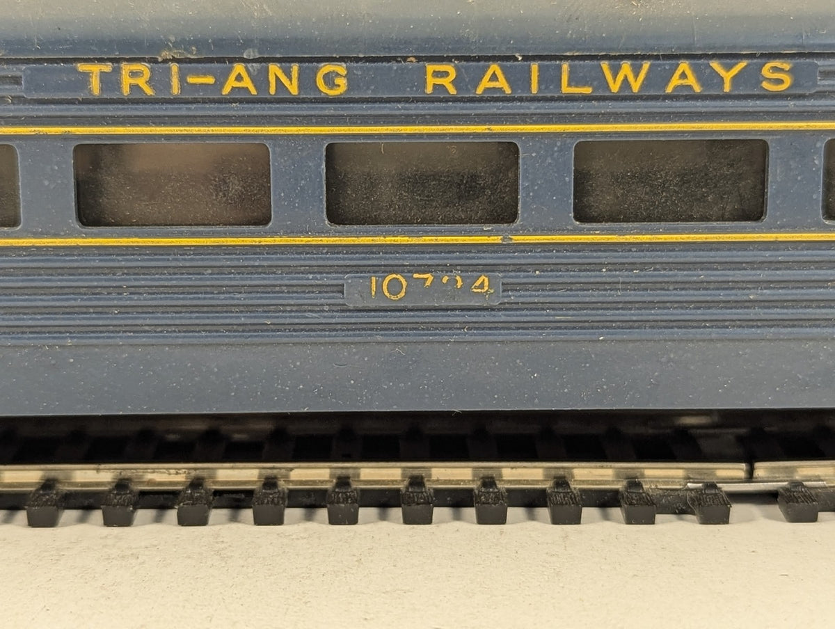 Tri-ang OO Gauge Transcontinental Passenger Coach 10724 finished in BR Blue / Bl