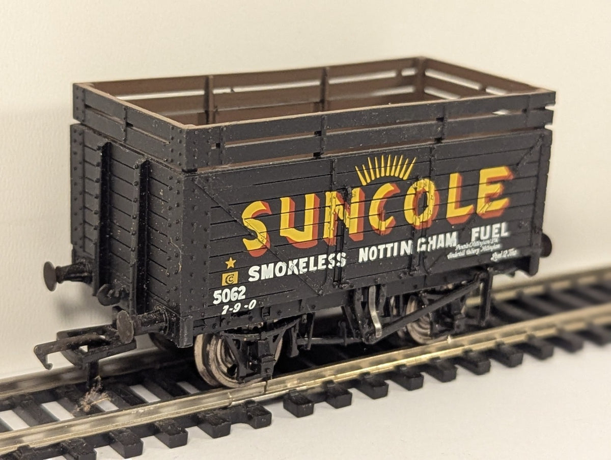 Bachmann Branchline OO Gauge Suncole 7 Plank Wagon with Coke Rails