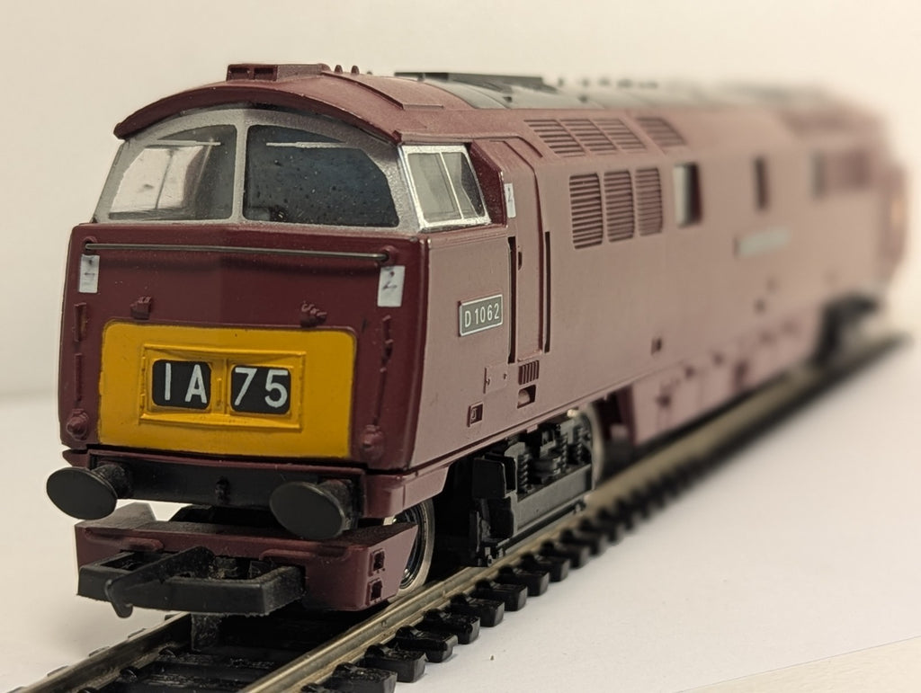Hornby R352 OO Gauge Class 52 D1062 Western Courier BR Maroon