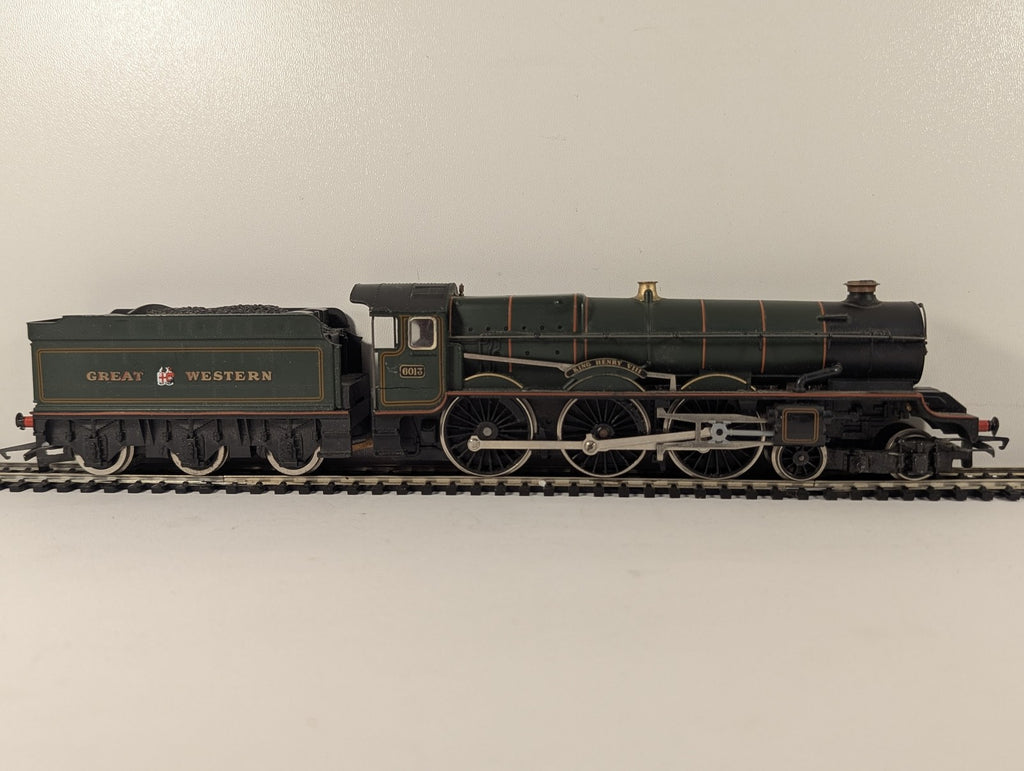 Hornby OO Gauge GWR King Class 4-6-0 'King Henry VIII' Locomotive 6013 GWR Green