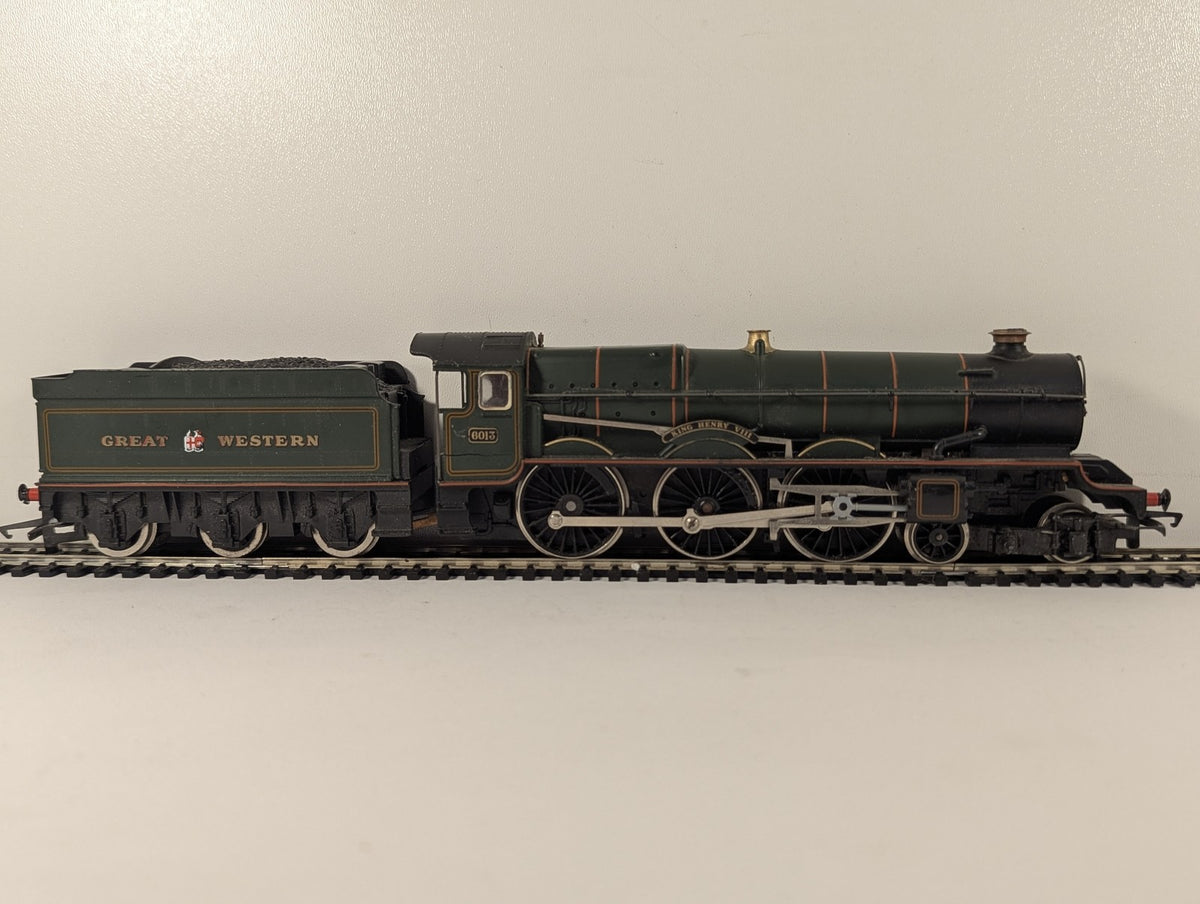 Hornby OO Gauge GWR King Class 4-6-0 'King Henry VIII' Locomotive 6013 GWR Green