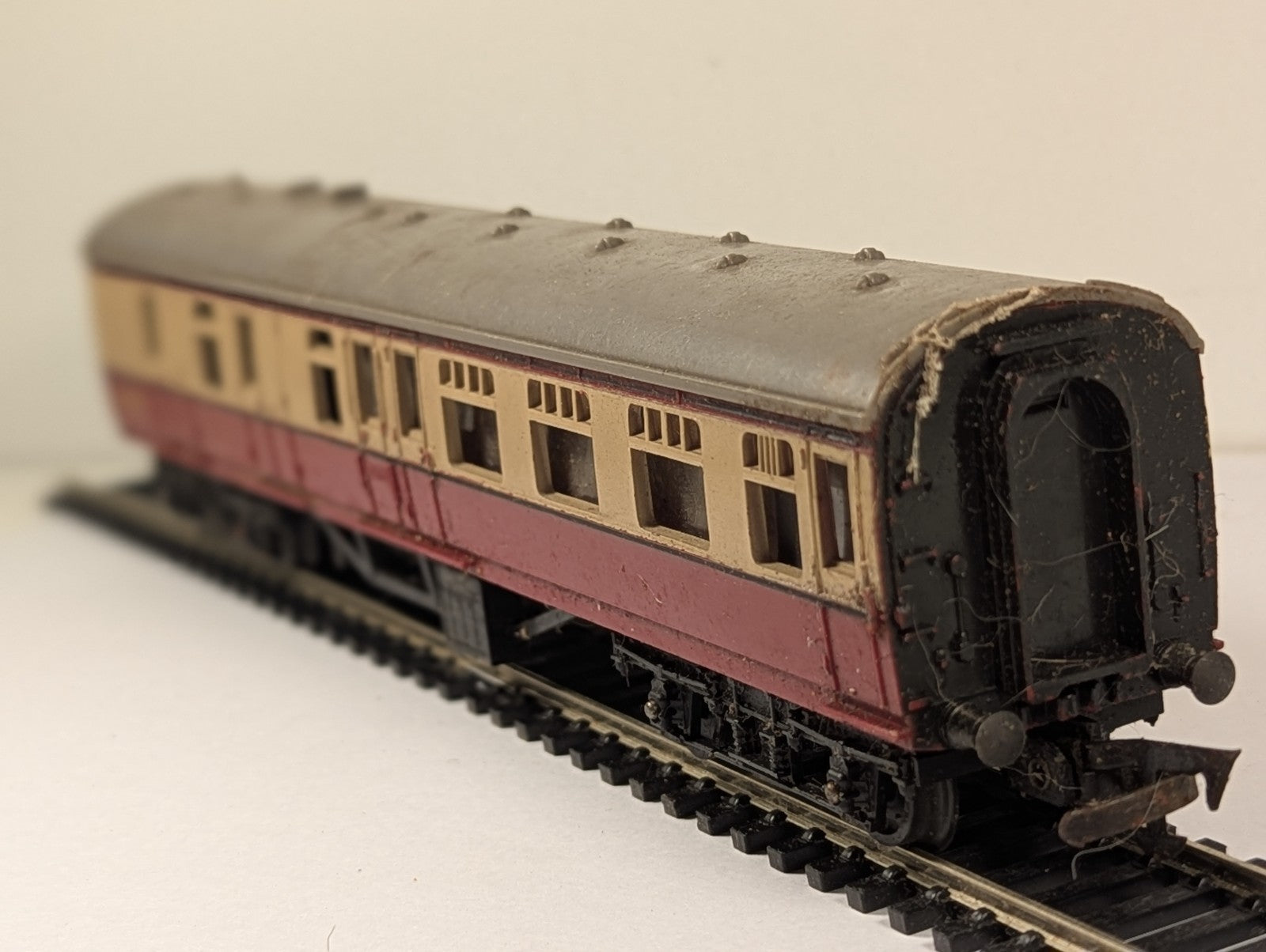 Tri-ang OO Gauge BR Crimson and Cream composite passenger coach on model railway track