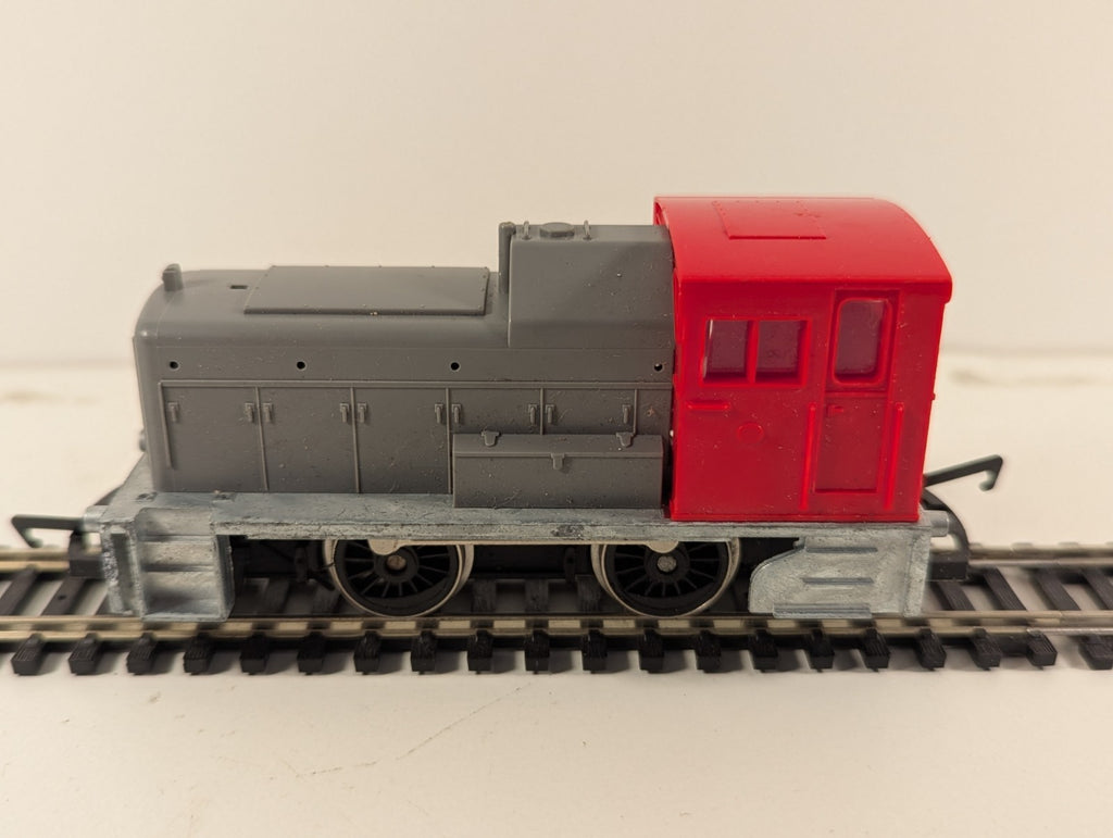 Hornby R799 OO Gauge CEGB 0-4-0 Diesel Shunter – Repainted