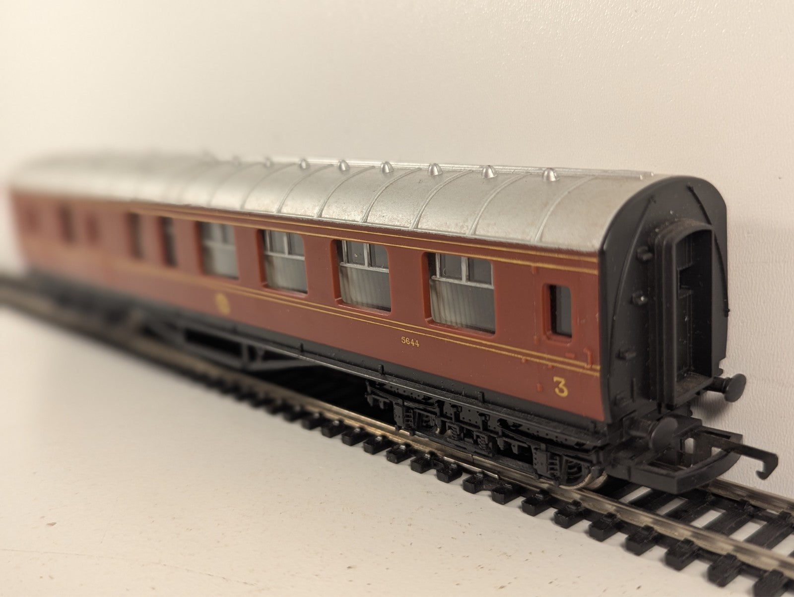 Hornby OO Gauge LMS Brake Third Coach