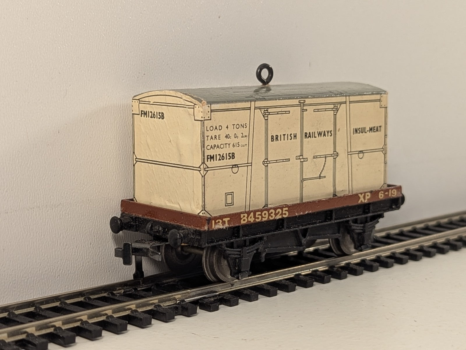 HornbyDublo 32088 OOGauge Low-SidedWagon with BR Insulated MeatContainer - Boxed