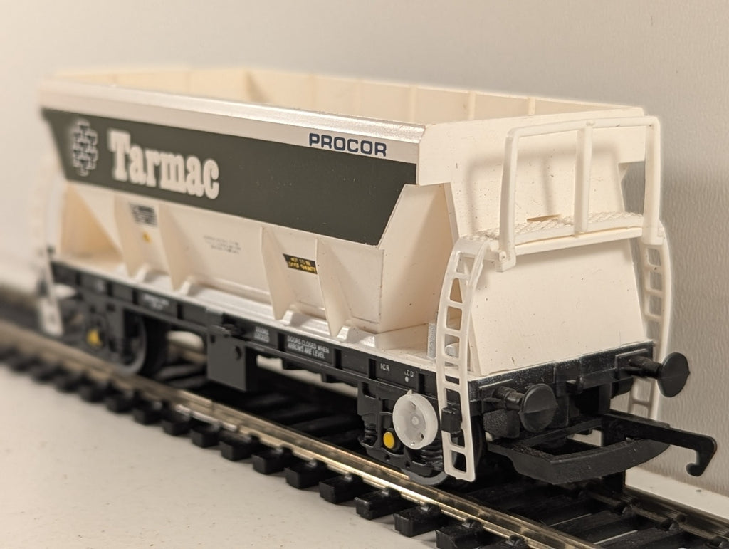 Hornby OO Gauge PGA Hopper Wagon Goods Wagon TAMC 14865 Tarmac R014