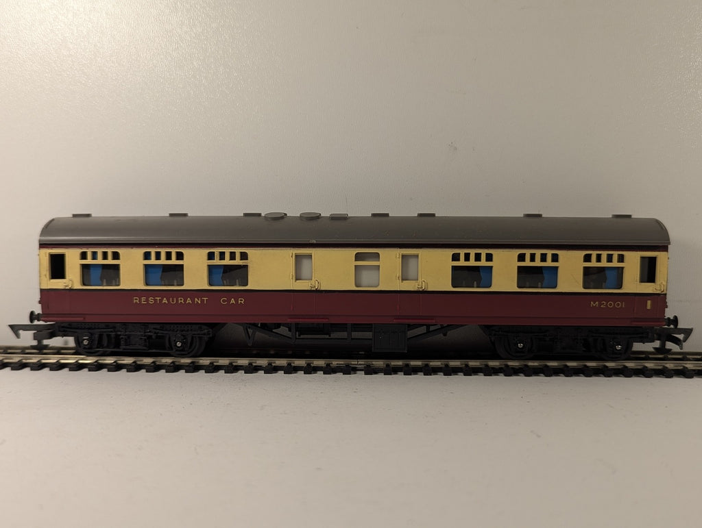 Tri-ang OO Gauge BR Restaurant Car Passenger Coach M2001 BR Crimson and Cream