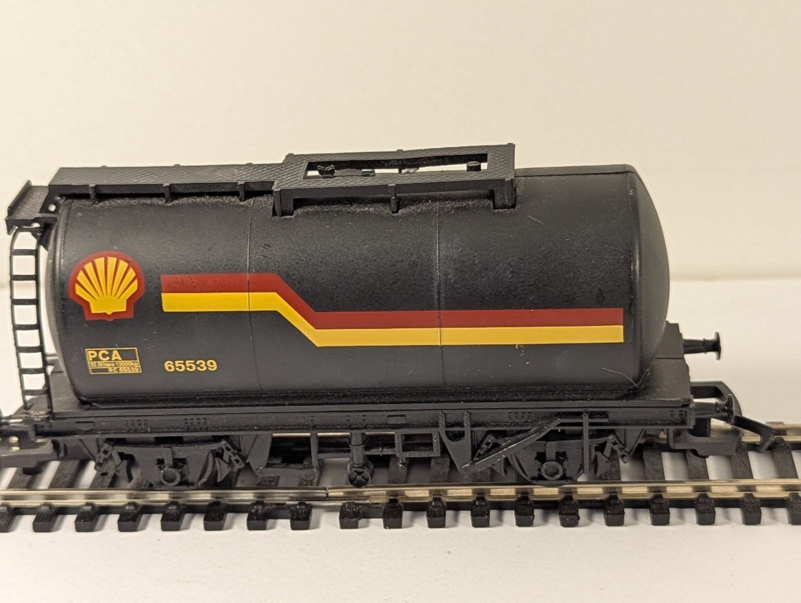 Hornby R6371 OO Gauge PCA Shell Petrol Tank Wagon